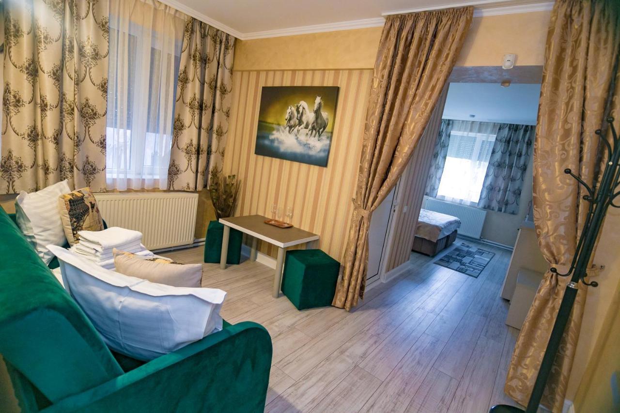 Floare De Iris Hotel วามาเวเก ภายนอก รูปภาพ