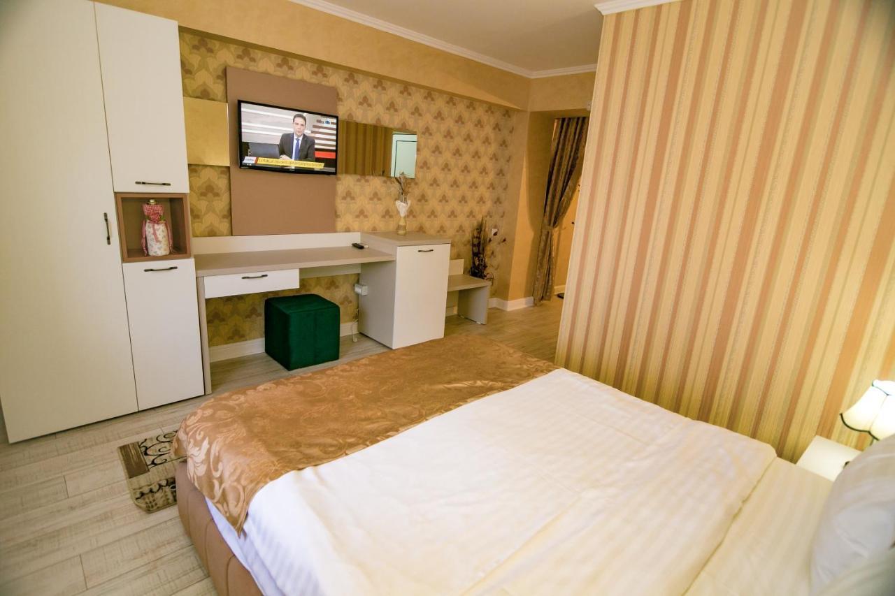 Floare De Iris Hotel วามาเวเก ภายนอก รูปภาพ