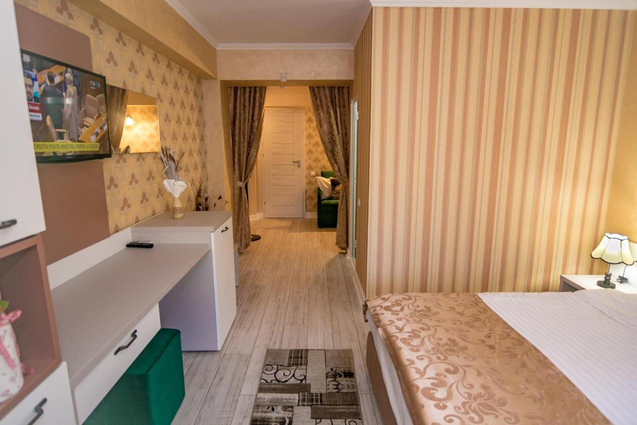 Floare De Iris Hotel วามาเวเก ภายนอก รูปภาพ