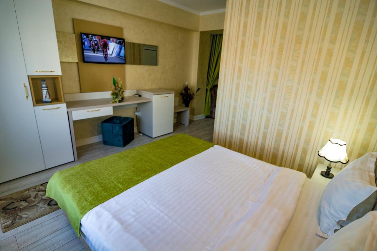 Floare De Iris Hotel วามาเวเก ภายนอก รูปภาพ