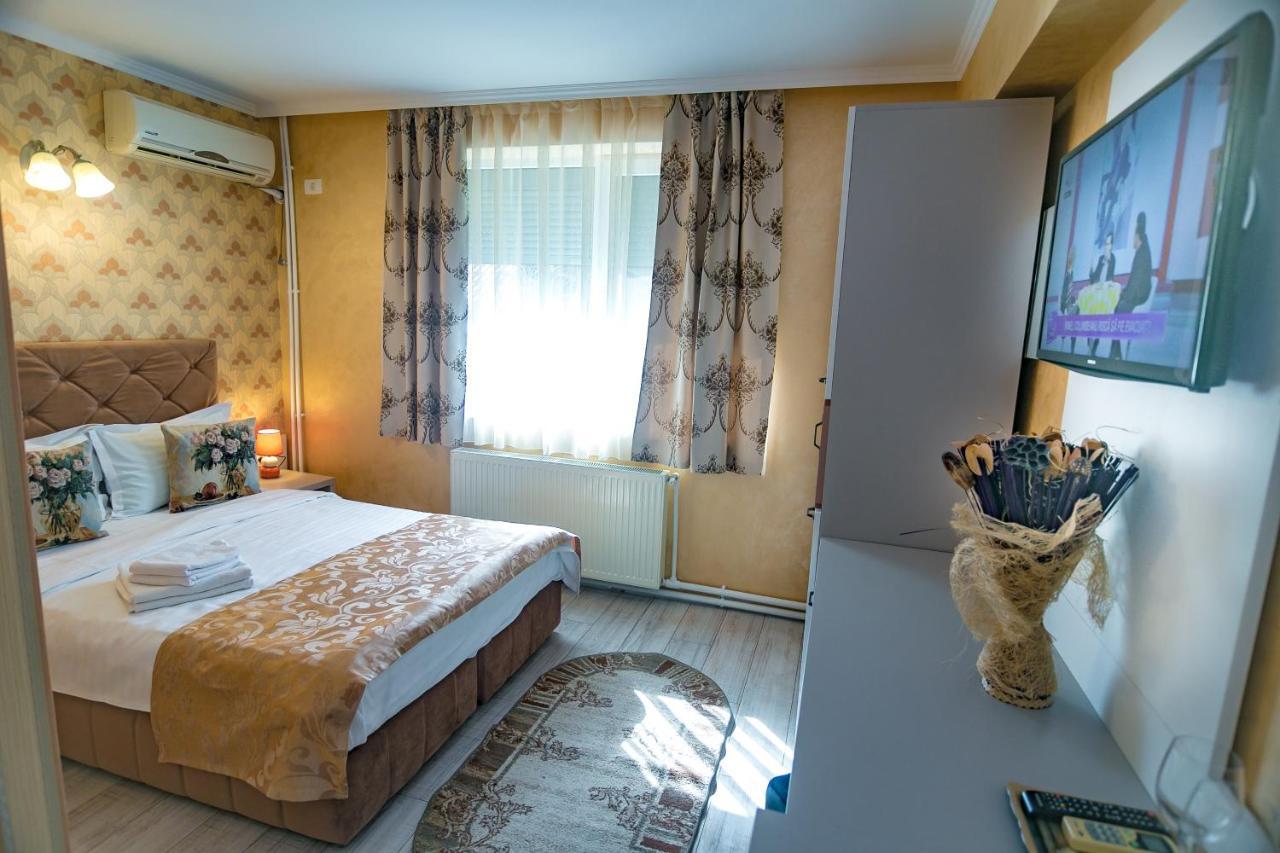 Floare De Iris Hotel วามาเวเก ภายนอก รูปภาพ