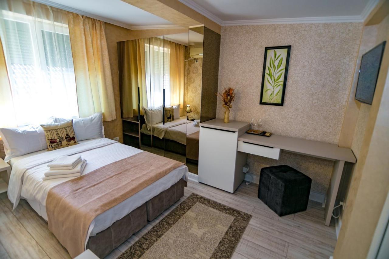 Floare De Iris Hotel วามาเวเก ภายนอก รูปภาพ