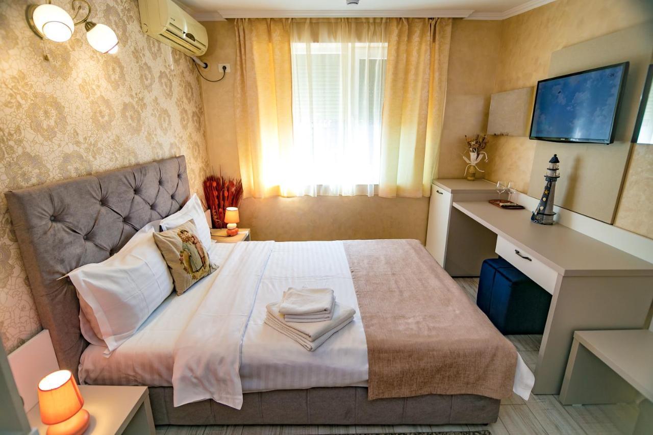 Floare De Iris Hotel วามาเวเก ภายนอก รูปภาพ