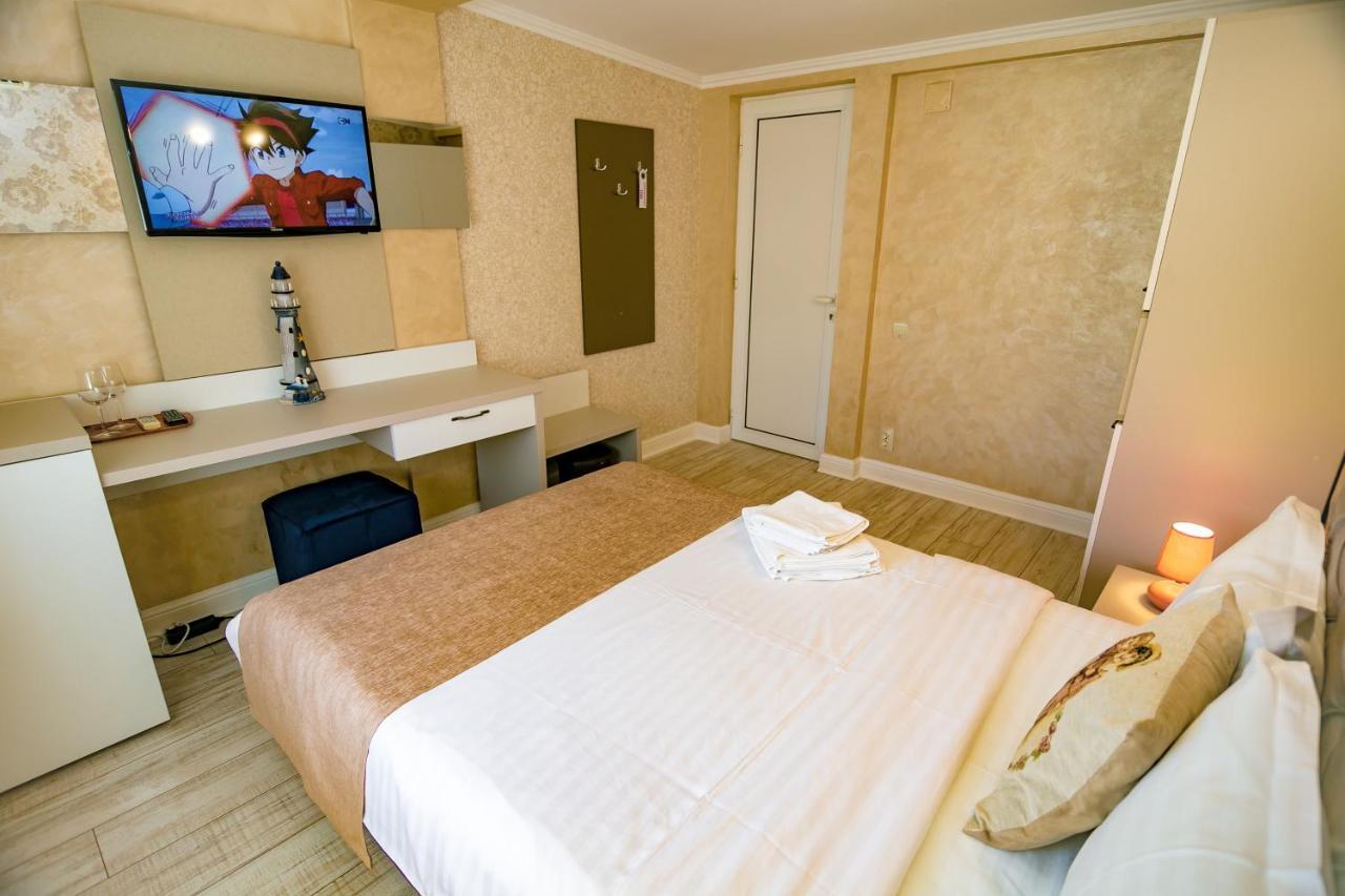Floare De Iris Hotel วามาเวเก ภายนอก รูปภาพ