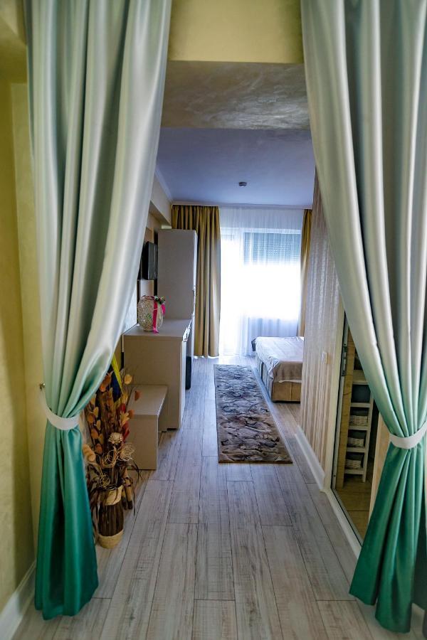 Floare De Iris Hotel วามาเวเก ภายนอก รูปภาพ