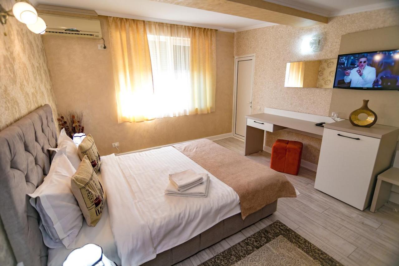 Floare De Iris Hotel วามาเวเก ภายนอก รูปภาพ