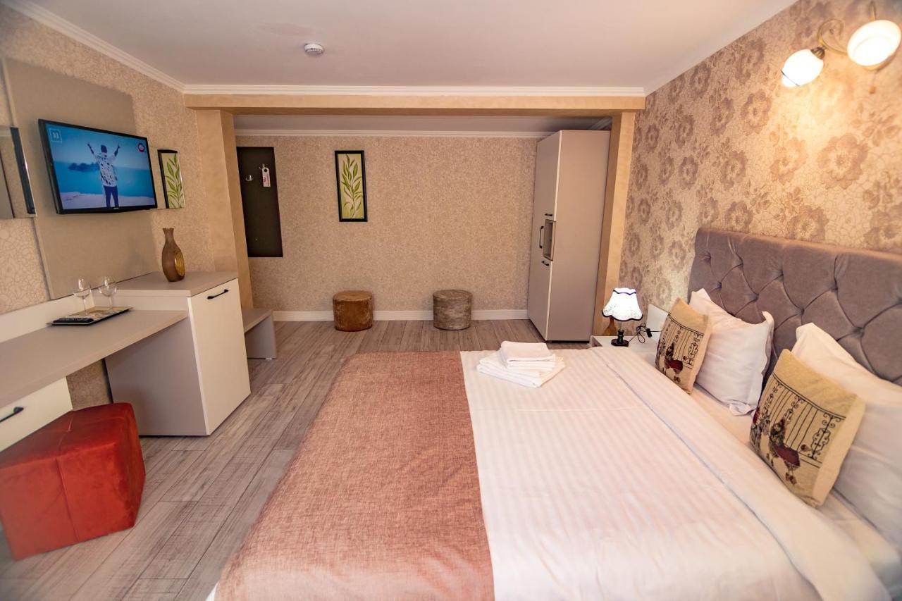 Floare De Iris Hotel วามาเวเก ภายนอก รูปภาพ