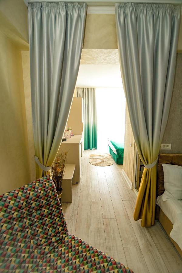 Floare De Iris Hotel วามาเวเก ภายนอก รูปภาพ
