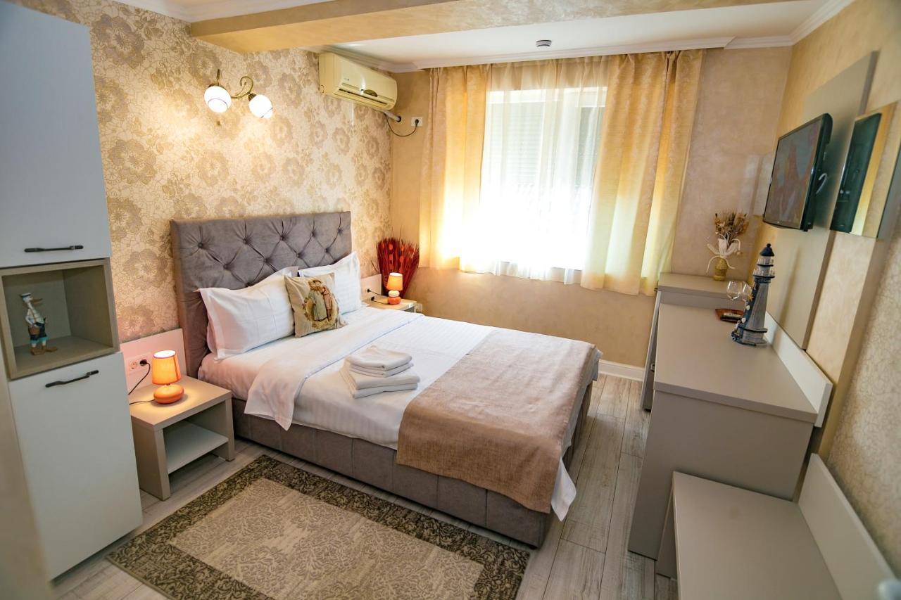 Floare De Iris Hotel วามาเวเก ภายนอก รูปภาพ