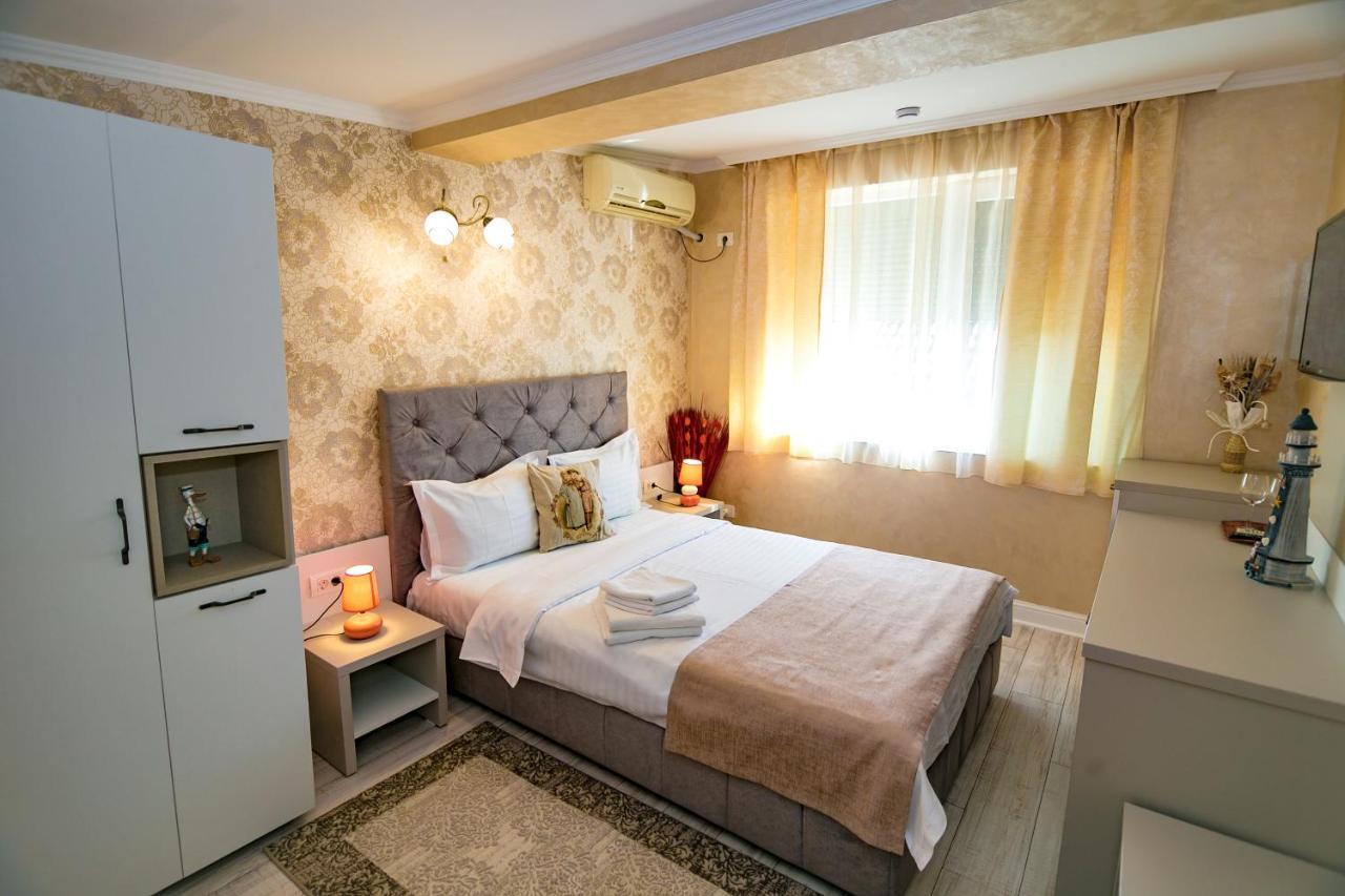 Floare De Iris Hotel วามาเวเก ภายนอก รูปภาพ